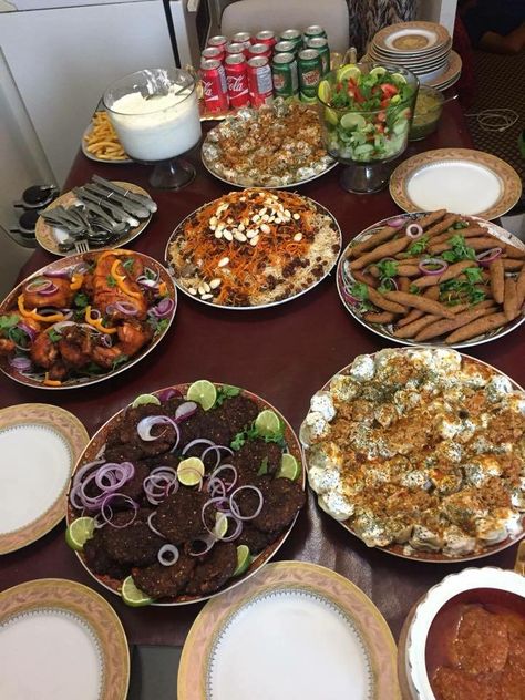 Afghan dishes Afghan Food Table, Afghan Dinner, Afghan Dishes, Uzbekistan Food, Afghani Food, Afghanistan Food, Afghan Food, Afghan Food Recipes, Iranian Food