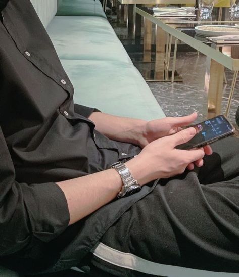 #aesthetic guy in black clothes holding a phone Holding Phone Aesthetic, Person Holding Phone Reference, Looking At Phone Reference, Guy On Phone, Holding Phone Reference, Man On Phone, Aesthetic Guy, Hand Holding Phone, Holding Phone