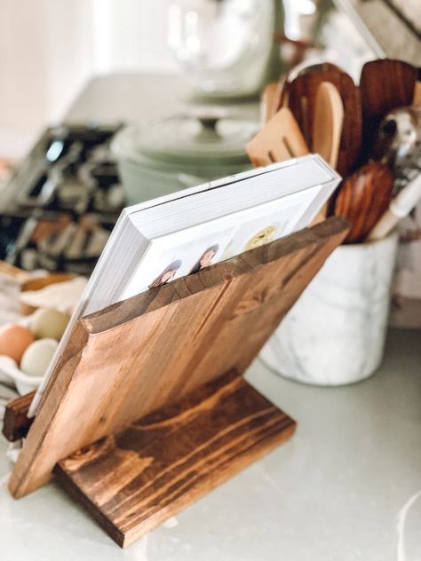 Recipe Book Holder Diy, Cookbook Stand Diy, Ipad Kitchen Stand, Wooden Cookbook Stand, Wooden Ipad Stand, Recipe Book Stand, Recipe Book Holders, Diy Cookbook, Cookbook Stand