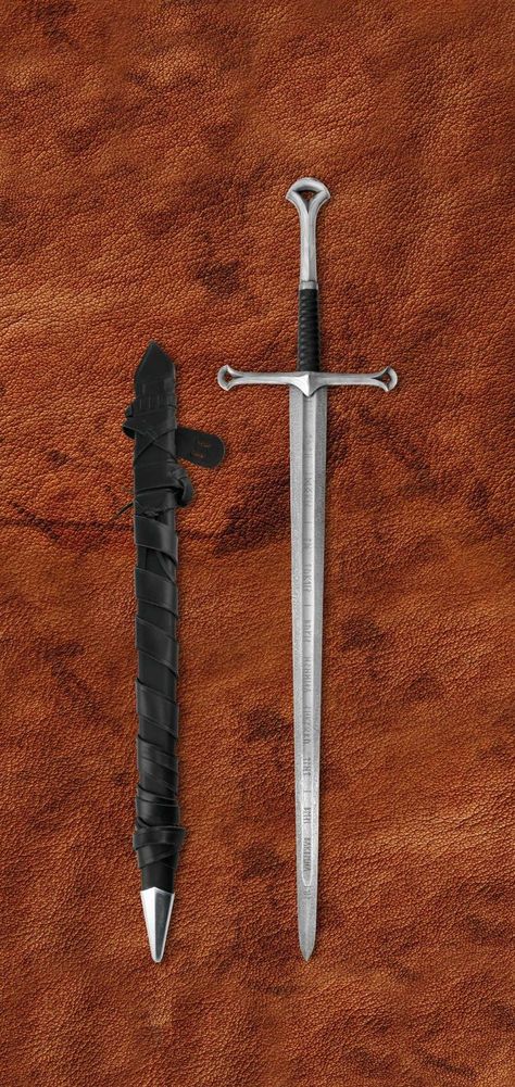 Lotr Anduril, Lord Of The Rings Swords, Lotr Swords, Tolkien Elves, Viking Life, Pretty Knives, Spoon Collection, Swords Medieval, Elite Series