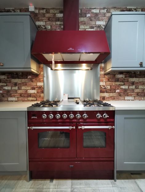 Burgundy Range Cooker, Red Oven Kitchen, Red Stove Kitchen, Red Stove In Kitchen, Smeg Range, Bluestar Range, Aga Stove, Antique White Cabinets, Old Money House