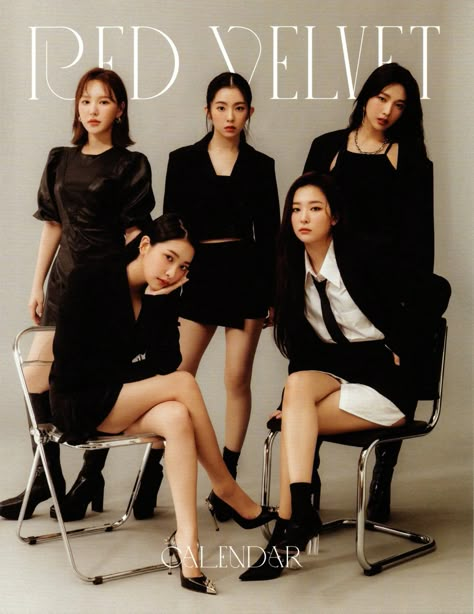 6 People Photoshoot, Podcast Shoot, Fashion Publication, Group Shoot, Yearbook Photoshoot, Cd Idea, Group Photo Poses, Red Velvet Photoshoot, Group Picture Poses