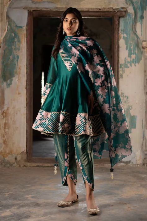 Buy Seeaash Collection | Kurta Sets, Lehengas for Women Online - Aza Fashions Kurta Pants, Tulip Pants, Short Frock, Frock Style, Pakistani Fashion Party Wear, Printed Dupatta, Indian Wedding Wear, Innovative Fashion, Indian Designer Outfits