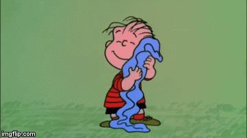 Linus dancing with his blanket./lisa Peanuts Linus Blanket, Linus Charlie Brown Tattoo, Peanut Cartoon, Linus Charlie Brown, Linus Peanuts, Snoopy Videos, Snoopy Gif, Linus Blanket, Linus Van Pelt