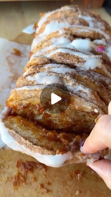 Tasty Tales Haven | Food Page on Instagram: "Get cozy with this Pumpkin Cinnamon Pull-Apart Bread that’s basically autumn in every bite! Soft, gooey layers packed with spiced pumpkin goodness, cinnamon, and a hint of sugar—all baked into pull-apart perfection.🎃🍞🍂✨  You’ll need:  - Can of biscuits - 1 cup sugar - 1 tbsp cinnamon - 1 tsp pumpkin pie spice - 1/2 cup pumpkin puree  - 1 stick of butter melted.  Instructions: - Open the biscuits, and split in half so there are now 16 biscuit portions. - mix the sugar, cinnamon, & pumpkin spice in a shallow bowl, and melt the butter into another bowl. - Add pumpkin puree to separate bowl and add in 1-2 tbsp of the cinnamon sugar mixture to combine.  - Dip each piece of biscuit in the butter, and then the cinnamon sugar until full coated. - Sta Pumpkin Pull Apart Bread With Biscuits, Cinnamon Pull Apart, Cinnamon Pull Apart Bread, Cinnamon Pumpkin, Canned Biscuits, Biscuit Bread, Muffin Bread, Bread Mix, Spiced Pumpkin