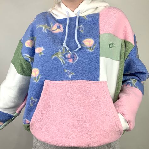 Upcycle Clothes Sweatshirts, Patchwork Hoodie Pattern, Thrift Flip Hoodie, Upcycle Hoodies Ideas, Crewneck Upcycle, Hoodie Thrift Flip, Upcycling Sweatshirt, Hoodie Diy Upcycle, Sweatshirt Upcycle Diy