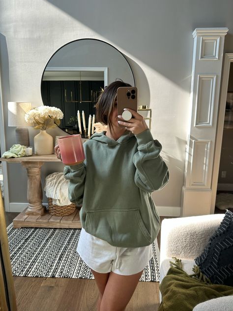 Lazy Summer Outfit, Lounge Wear Aesthetic, Mum Fits, Young Mom Outfits, Comfy Mom Outfits, Summer Lounge Wear, Postpartum Outfits, Lazy Fits, Summer Day Outfits