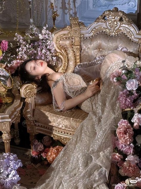 Baroque Photoshoot, Throne Photoshoot, Modern Royalty Aesthetic, Themed Photoshoot, Alien Aesthetic, Photoshoot Pose, Royalty Aesthetic, Real Art, Royal Princess