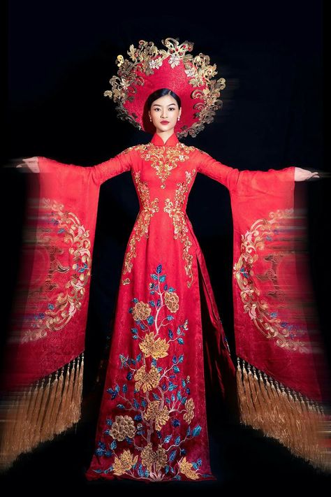 Vietnam Traditional Clothing, Asian Photoshoot, Fantasy Couture, Traditional Vietnamese Clothing, Vietnamese Traditional Clothing, Vietnamese Wedding Dress, Miss Grand International, Long Flowing Skirts, Vietnamese Clothing