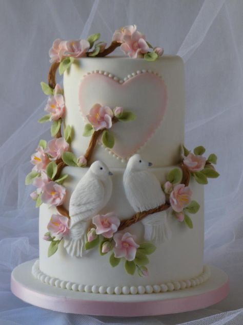 Gâteau de Saint Valentin Rodjendanske Torte, Bird Cakes, Valentines Day Cakes, Valentine Cake, Unique Cakes, Beautiful Wedding Cakes, Gorgeous Cakes, Tiered Wedding Cake, Occasion Cakes