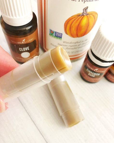 Homemade Toasted Pumpkin Chapstick to deliciously nourish your lips this Fall! Easy to make with natural ingredients, this lip balm is the ultimate beauty treat! How To Make Chapstick, Chapstick Diy, Pumpkin Lip Balm, Chapstick Recipe, Homemade Lip Balm Recipe, Diy Lip Balm Recipes, Homemade Pumpkin Spice, Lip Tints, Beauty Lips