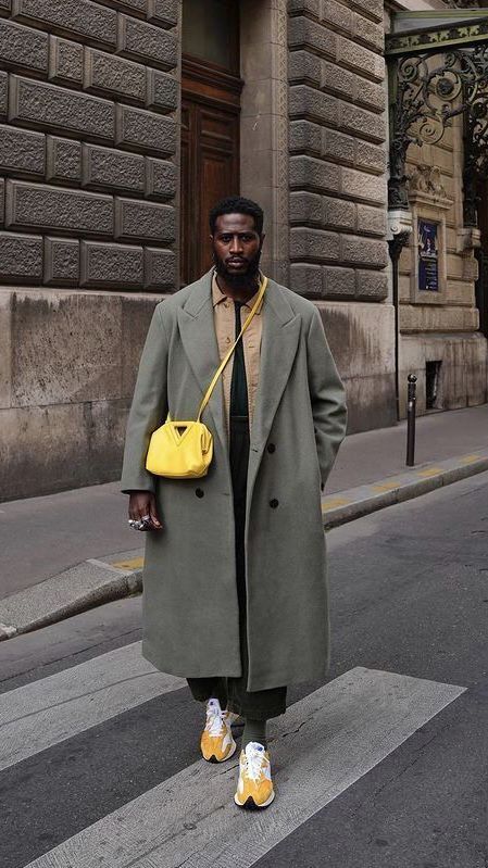 Baggy Coat Outfit, Oversized Coat Men, Overcoat Men Outfit Street Styles, Mens Style 2023, Men Paris Fashion, Winter Coat Street Style, Spiritual Fashion, Trench Coat Men, Mens Fashion Streetwear