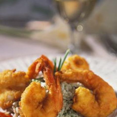 Turn fried shrimp into a healthy dish without sacrificing the crunchy texture. Shrimp Oven, Frying Shrimp, Fry Shrimp, Deep Fried Shrimp, Fried Shrimp Recipes, Jerk Shrimp, Breaded Shrimp, Grilled Shrimp Recipes, Oven Fried