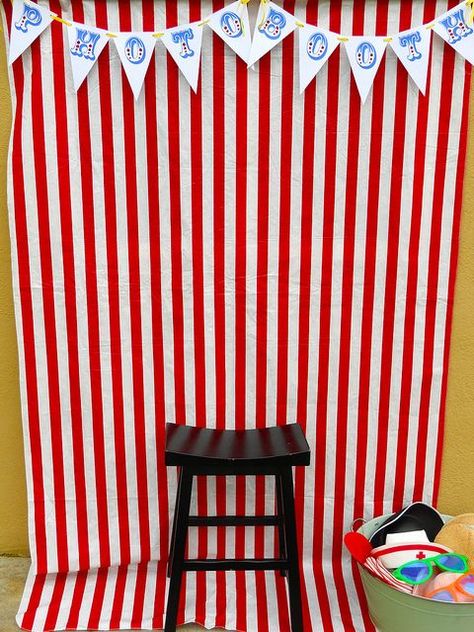 Circus Birthday by BambinaMia, via Flickr /karenzme/ how happy would this reception make you? hahaha Diy Party Photo Booth, Decor Photobooth, Thema Party, Circus Carnival Party, Potluck Party, Circus Theme Party, Carnival Themed Party, Circus Birthday Party, Photos Booth