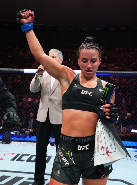 Monster Energy’s Maycee Barber Defeats Amanda Ribas at UFC Fight Night in Jacksonville, FL Hairstyles Neck Length, Hairstyles With Red Hair, Maycee Barber, Female Mma, Female Mma Fighters, Fighter Girl, Quiff Hairstyles, Martial Arts Women, Mma Women