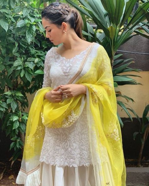 Yellow Kurta Woman, White And Yellow Outfit, White Punjabi Suit, Outfit For Haldi, Mira Kapoor, Yellow Kurta, Mira Rajput, Indian Designer Suits, Royalty Aesthetic