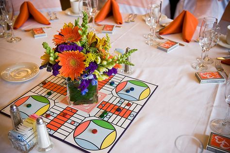 Board Game Wedding, Cheap Wedding Table Centerpieces, Board Game Themes, Hosting Ideas, Party Hosting, Board Game Table, Vintage Board Games, Unique Wedding Flowers, Wedding Floral Centerpieces