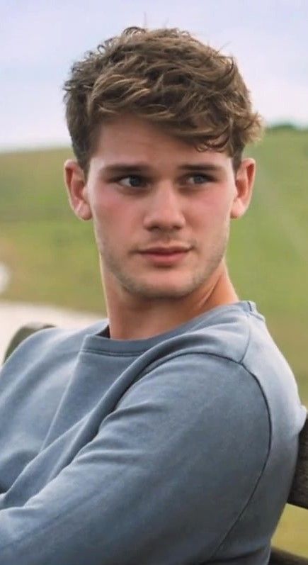 Jeremy Davis, Jeremy Irvine, Dream Date, Tyler Posey, American English, Teenage Boys, Boy Hairstyles, Summer Aesthetic, Character Inspiration