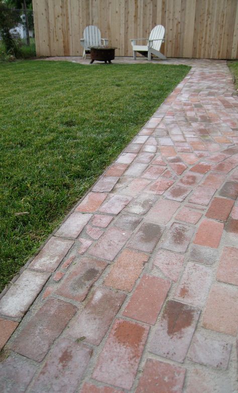 DIY: Make Pathways From Used Brick — Ben Riddering Brick Walkway Diy, Brick Garden Path, Reclaimed Brick Garden, Brick Driveway, Brick Pathway, Brick Path, Patio Steps, Concrete Walkway, Brick Walkway