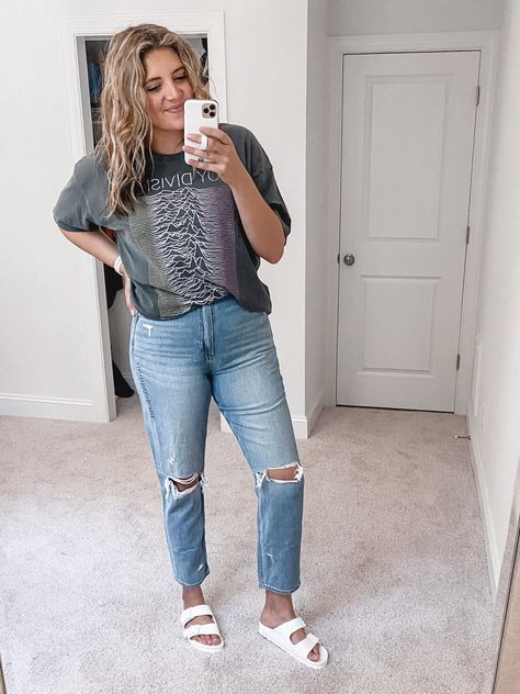 Aerie Loungewear, American Eagle Jeans Outfit, Wife Outfits, American Eagle Aerie, American Eagle Outfits, Clothing Blogs, Comfy Clothes, Blogger Style, Fashion Baby