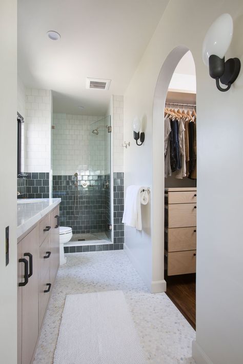 Master Bath Open To Bedroom Layout, Double Entrance Bathroom, Small Master Bath With Walk In Closet, Ensuite Closet Ideas, Bathroom Through Closet, Closet In Bathroom Ideas, Bathroom With Walk In Closet Layout, Walkthrough Closet To Bathroom, Master Walk In Closet And Bathroom Combo Layout