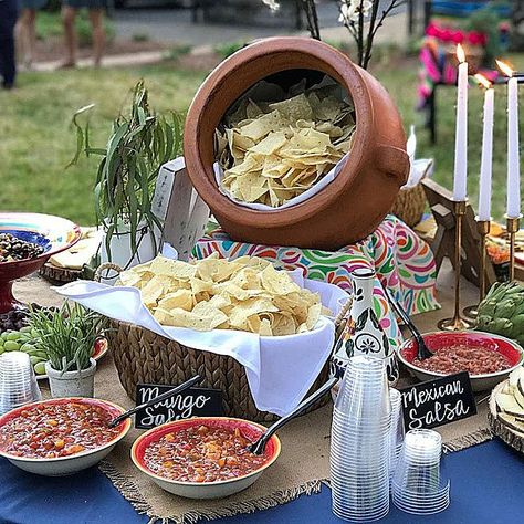 Tacobar Party, Mexican Rehearsal Dinner, Nachos Bar, Rehearsal Dinner Party, Taco Bar Party, Salsa Bar, Dinner Party Ideas, Backyard Graduation Party, Mexican Birthday Parties