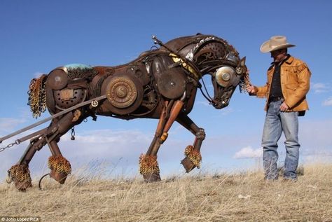 http://www.buzzfeed.com/audreyw11/4-people-that-turn-garbage-into-works-of-art-gsnz Pictures Of Horses, Welded Art, Amazing Sculptures, Old Farm Equipment, Charcoal Drawings, Farm Tools, Metal Tree Wall Art, Sculpture Metal, Junk Art