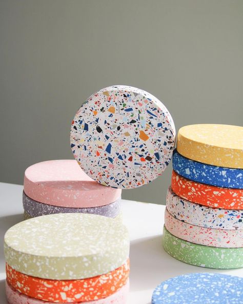 Diy Terrazzo, Colorful Terrazzo, Diy Pottery Painting, Clay Diy Projects, Candle Store, Concrete Art, Handmade Coasters, Diy Pottery, Coaster Design