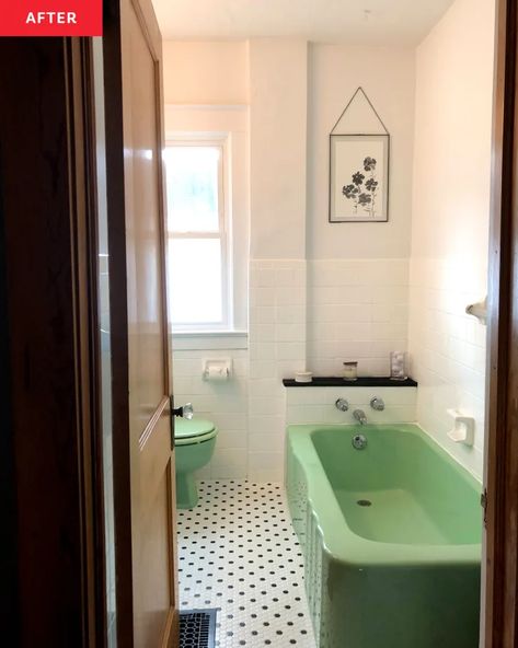 Mint Green Bathrooms, Second Bathroom, Green Tile Bathroom, Vintage Bathtub, Diy Bathroom Makeover, Retro Tiles, Green Sink, Old Bathroom, Black Toilet