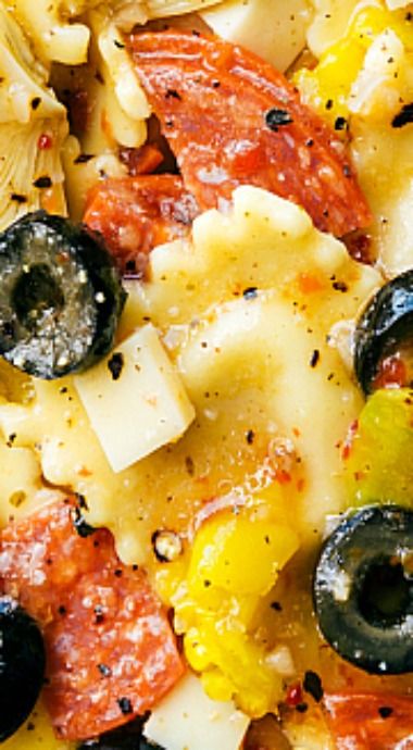 Ravioli Pasta Salad Recipes, Cold Ravioli Salad, Italian Ravioli Pasta Salad, Mini Ravioli Pasta Salad, Cold Ravioli Pasta Salad, Ravioli Salad Recipes, Ravioli Salad Cold, Ravioli Sides Dishes, Cold Side Dishes For A Crowd