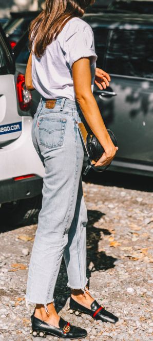 GUCCI Peyton faux-pearl heel leather pumps rolled tee + levis + gucci loafers Style Casual Chic, Stil Boho, Milano Fashion Week, Looks Street Style, Estilo Chic, Looks Style, Style Chic, Mode Inspiration, Minimal Fashion