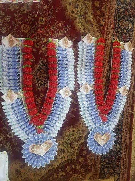 Currency Bouquet, Indian Currency Note, Money Garland, Indian Wedding Garland, Indian Currency, Home Flower Decor, Flower Garland Wedding, Money Flowers, Currency Note