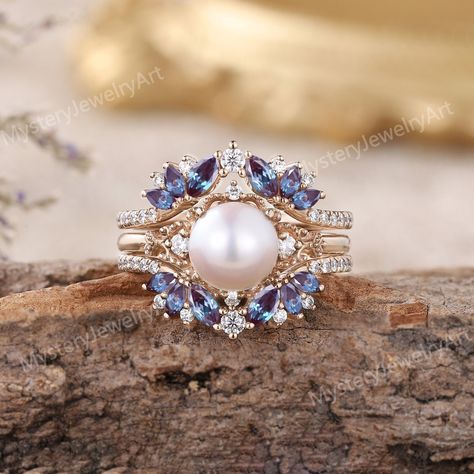 Vintage Pearl Engagement Ring Set Solid Gold Alexandrite Ring Pearl Ring Bridal Set Enhancer Wedding Band Stacking Ring Set Anniversary gift Only 1pcs Engagement Ring: https://www.etsy.com/listing/1560513803 Only 1PCS Wedding Band: https://www.etsy.com/listing/1749587783  💎RING DETAILS  Material: 10K/14K/18K yellow gold, white gold, and rose gold are available. (Other metals and stones are also available, please feel free to contact me directly for sterling silver or platinum.) ------ ENGAGEMEN Ocean Themed Engagement Rings, Engagement Ring With Pearls, Pearl Wedding Ring Set, Pearl Engagement Ring Set, Pearl Wedding Ring, Enhancer Wedding Band, Pearl Engagement Ring, Ring Pearl, Cute Engagement Rings