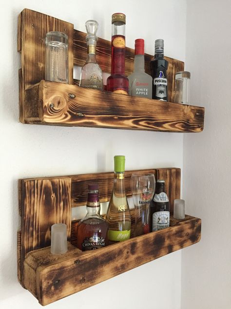 Bar En Palette, Back Garden Landscaping, Rustic Wine Racks, Bar Shelves, Diy Home Bar, Bar Designs, Man Cave Home Bar, Barrel Stave, Home Bar Designs