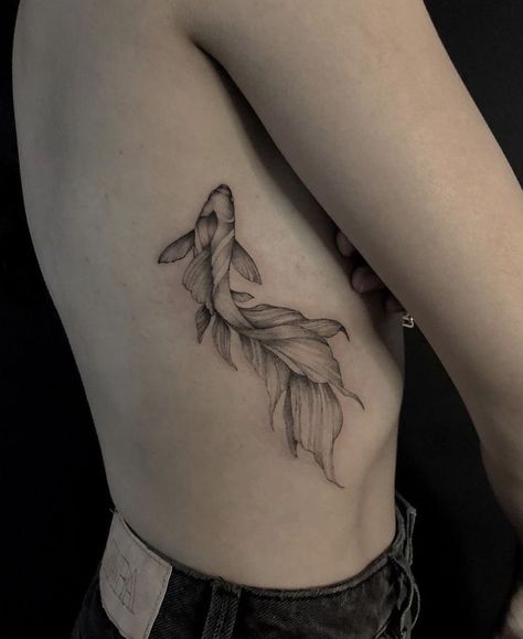 Hip Animal Tattoo, Spine Koi Fish Tattoo, Leg Koi Fish Tattoo, Koi Rib Tattoo, Rib Piece Tattoos For Women, Betta Fish Tattoo Design, Koi Fish Rib Tattoo, Fish Rib Tattoo, Fish Hip Tattoo