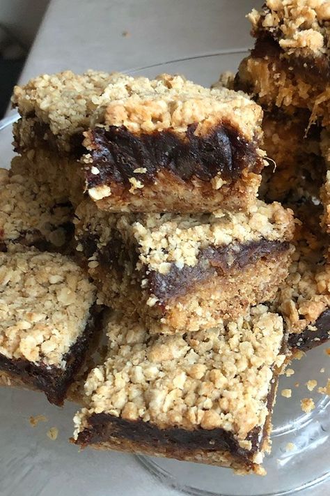 Recipe For Date Squares, Christmas Finger Food, Desserts With Dates, Date Recipes Desserts, Snack Christmas, Date Square, Dessert Christmas, Date Cookies, Date Squares