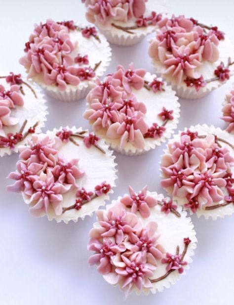 Cherry Blossom Treats, Cherry Blossom Cupcakes, Classy Cupcakes, Blossom Cupcakes, Deco Cupcake, Picnic Vibes, Small Birthday Cakes, Food Decorating, Blossom Wedding