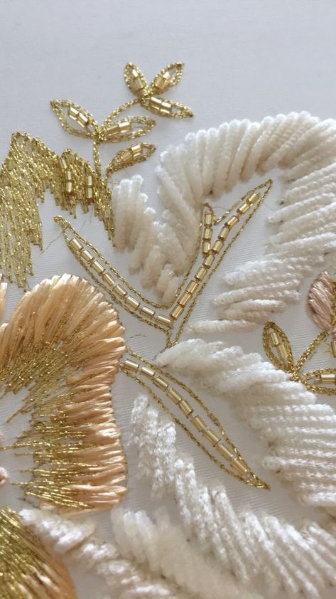 Lesage Embroidery, Dress Hand Embroidery, Embroidery Couture, Bordados Tambour, Tambour Beading, Haute Couture Embroidery, Love Embroidery, Crystal Embroidery, Tambour Embroidery