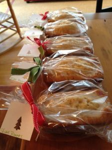 Bread Gifts, Eggnog Cake, Christmas Bread, Christmas Food Gifts, Diy Gift Ideas, Cinnamon Bread, Edible Gifts, Bake Sale, Homemade Christmas