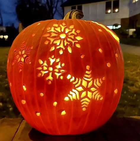 Christmas Pumpkin Carving Ideas, Christmas Pumpkin Carving, Carve Pumpkins, Christmas Pumpkins, Pumpkin Designs, Halloween Pumpkin Designs, Pumpkin Carvings, Tree Carving, Fall Decoration