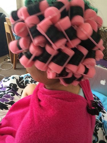 Foam Curlers How To Use, Curlers In Hair, Hair Hot Rollers, Curlers Tutorial, Hair Curlers Overnight, 80s Hair Roller Pattern, Sponge Curlers, Best Hair Curler, Hair Curler Wand