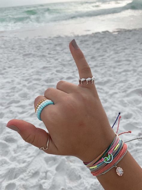 Preppy Wallpapers, Preppy Accessories, Surf Jewelry, Preppy Beach, Summer Pics, Bracelet Inspo, Preppy Jewelry, Sweatpants Outfit, Wrist Jewelry