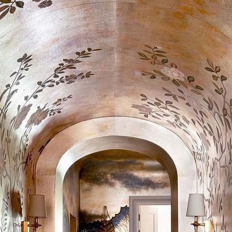 Chinoiserie And Chintz on Instagram: "That wallpaper over curved arches- the most perfect pairing! Credit: @malvez @degournay #degournay #chinoiserie #silkwallpaper #corridor #curved #interiordesign" Schumacher Aviary Wallpaper, Degournay Wallpaper, Chinesoire Wallpaper, Arches Wallpaper, Chinoiserie Wallpaper Panels Chairish, De Gournay Wallpaper, Fromental Wallpaper Chinoiserie, Silk Wallpaper, Charlotte Perriand