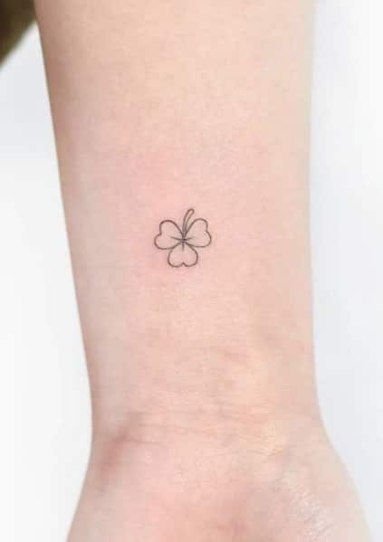 Spine Tattoos Women, Irish Flower Tattoo, Celtic Clover Tattoos, Irish Shamrock Tattoo, Small Celtic Tattoos, Celtic Tattoo For Women, Shamrock Tattoo, Ireland Tattoo, Shamrock Tattoos