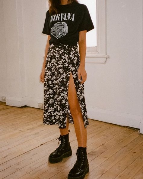 Black Fall Outfits, Rok Midi, Rok Outfit, Look Grunge, Outfits 90s, Rock Outfit, Look Retro, Outfit 90s, Outfit Jeans