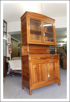 Buffet credenza doppio corpo , in noce massello Emiliana, restaurata Vetrina . epoca 1880 Antica an Buffet Credenza, Interior Design Trends, Entertainment Unit, China Cabinet, Interior Design Living Room, Credenza, Diy Decor, Old Things, Interior Design