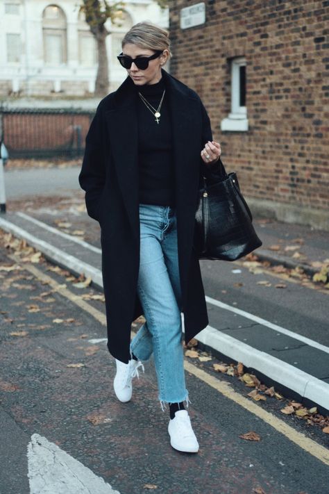 Emma Hill EJSTYLE wears Black wool coat, cropped jeans with black socks, white converse, chic winter outfit Black Wool Coat Outfit, Black Coat Outfit Winter, Wool Coat Outfit, Black Coat Outfit, Cropped Jeans Outfit, Emma Hill, Mantel Outfit, Long Coat Outfit, Winter Mode Outfits