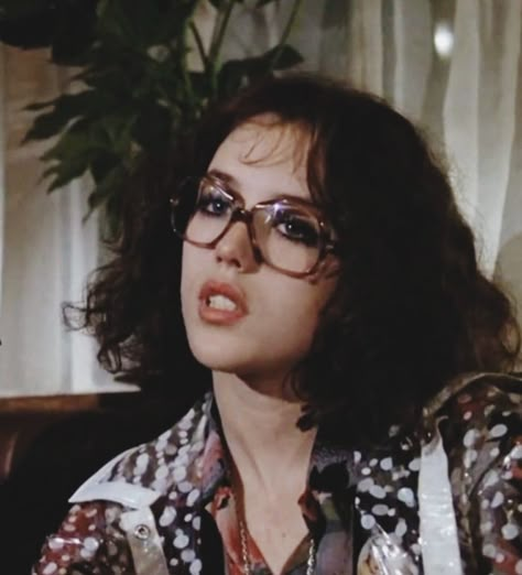 Isabelle Adjani 70s, 60s Glasses, 70s Glasses, 90s Glasses, Horn Rimmed Glasses, 80s Glasses, Glasses Inspiration, Big Glasses, Brown Glasses