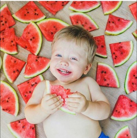 Watermelon Toddler Photo Shoot, Watermelon Pictures Baby, Watermelon Baby Pictures, Baby Watermelon Photo Shoot, Watermelon Photo Shoot Baby, Watermelon Shoot, Watermelon Photo Shoot, Summer Baby Photos, Watermelon Pictures