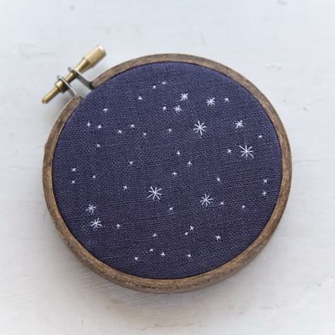 embroidered constellations from miniature rhino (on flickr) Simple Star Embroidery, Embroidery Stars Simple, Star Embroidery Pattern, Star Sign Embroidery, Night Sky Embroidery, Constellation Embroidery Pattern, Embroidered Planets And Stars, Embroidered Constellations, Sky Embroidery